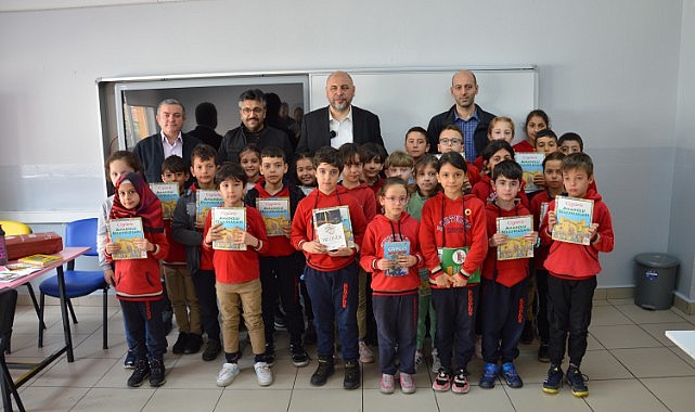 Başkan Aydın Kurtuluş İlkokulunda Minik Öğrencilerle Birlikte Okudu