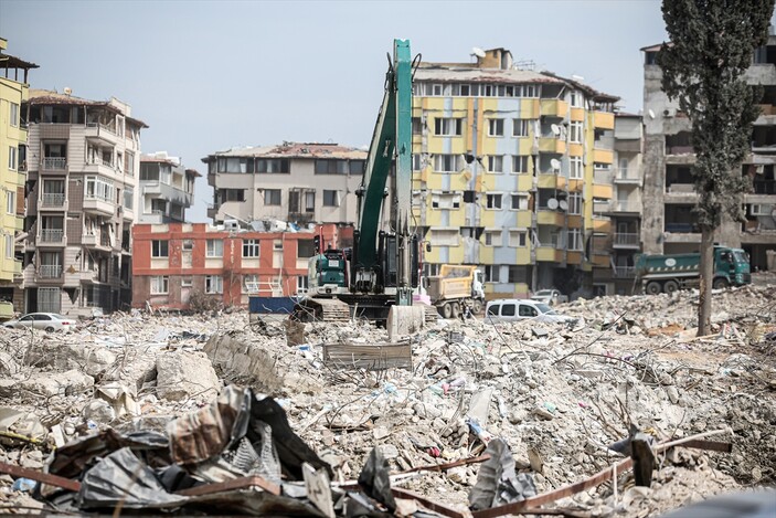 Deprem sonrası 74 vatandaşın kimlik tespit çalışmaları devam sürüyor