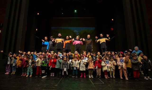 Perde çocuklar için açıldı