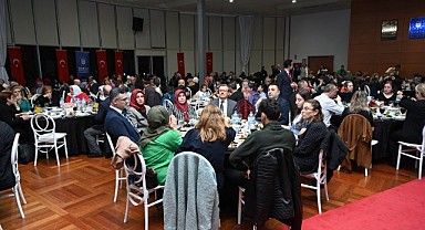 Bursa Büyükşehir Belediyesi tarafından düzenlenen iftar programında şehit aileleri ve gaziler bir araya geldi