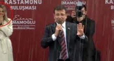 Dilek İmamoğlu’nun endişeli anları! Eşini sahneden böyle takip etti