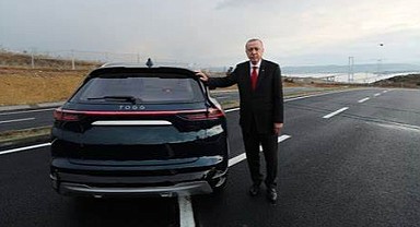 Erdoğan, önünü kesen gence arka koltukta oturan oğlunu böyle tanıttı