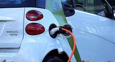 Otomotiv endüstrisinde tarihi dönüşüm: Bu yıl satılan her 5 araçtan biri elektrikli olacak