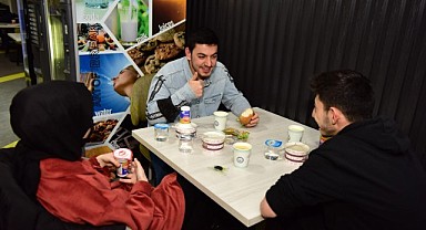 UYUMAYAN KÜTÜPHANEDE DERS ÇALIŞMAK ÖĞRENCİLERDEN, İFTAR VE SAHUR BELEDİYEDEN