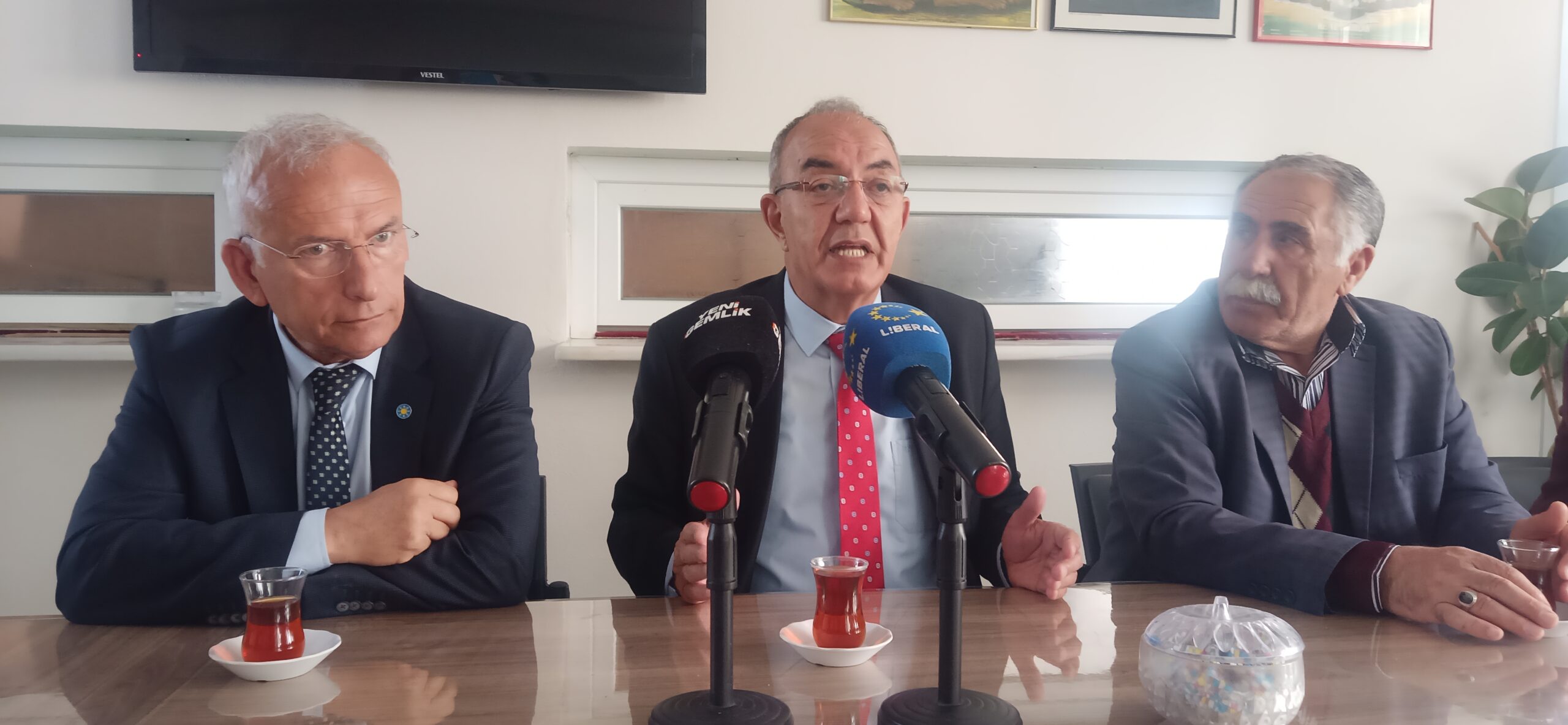 İYİ PARTİ BURSA MİLLETVEKİLİ ADAYI ENVER YENİÇERİ: İKTİDAR DEĞİŞİMİ ARTIK KAÇINILMAZ