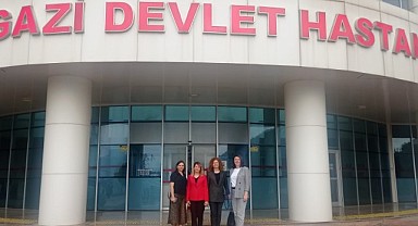Beyaz Masa Ekipleri Hastaları Hastanede Ziyaret Ederek Çiçek Sundu