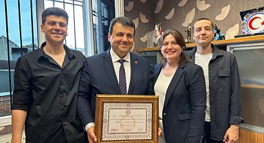 CHP Hasan Öztürk mazbatasını aldı