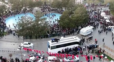 CHP’li Bakan, polis mesajını paylaştı: ‘Çok utandım ama emir kuluyuz’