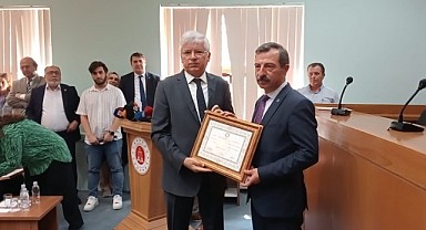İYİ Parti Bursa Milletvekili Hasan Toktaş mazbatasını aldı