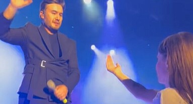Selin İmer, konserde eşi Mustafa Ceceli’nin ceketini yırttı