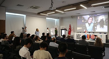 GÜRSU’DA 2. GENÇ DİJİTAL GİRİŞİMCİLİK AKADEMİSİ MEZUNLARINI VERDİ