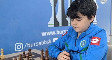Satranççı Yağız Kaan Erdoğmuş dünya zirvesinden inmiyor