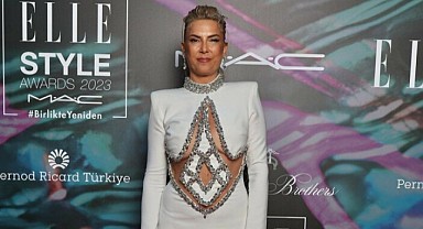 Şebnem Dönmez’in göğüs dekoltesi gündem oldu