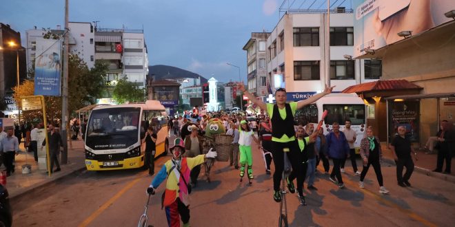 30. Uluslararası Gemlik Zeytini Festivali renkli görüntülerle başladı