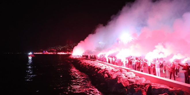 Gemlik’te binlerce meşale Cumhuriyet için yakıldı