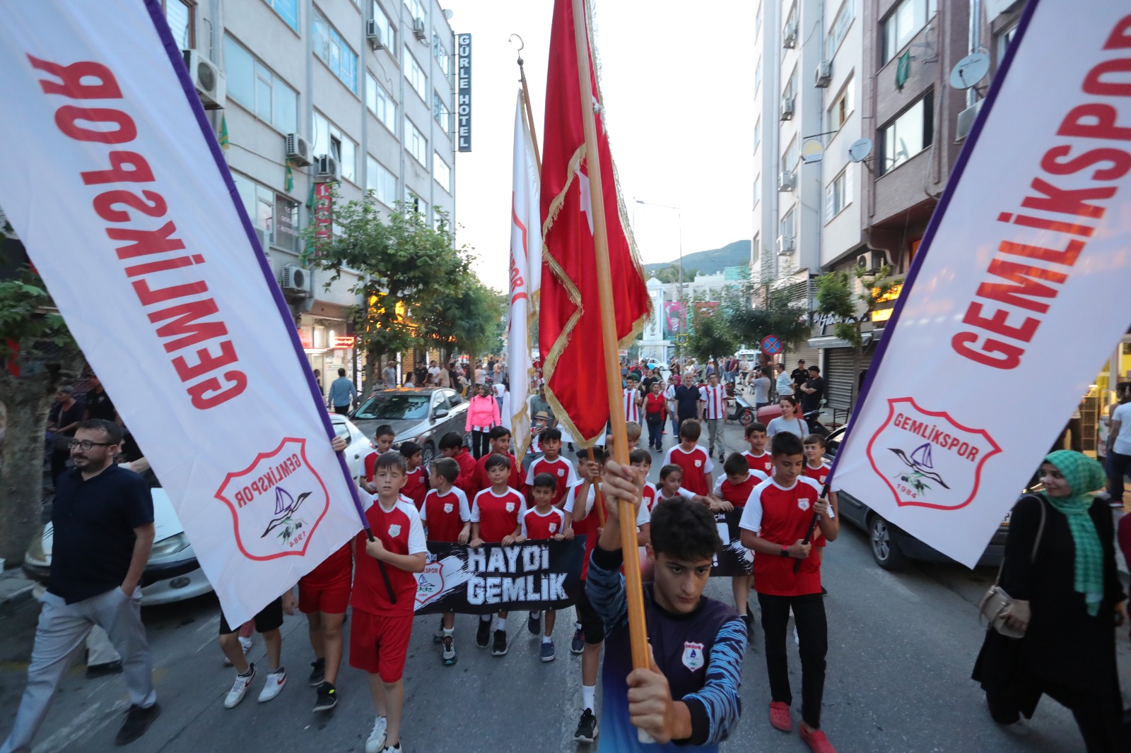 Akran Gemlikspor’dan “Ayağa Kalk Gemlik Yürüyüşü