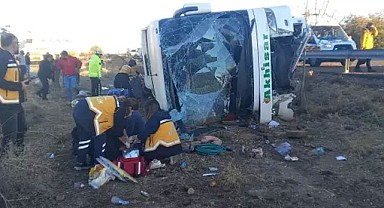 Aksaray-Ankara karayolunda yolcu otobüsü devrildi!