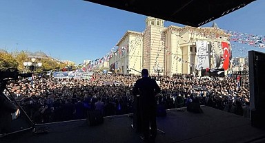 Anahtar Parti 1’nci yaşında 30 bin kişiyle salona sığmadı