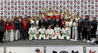 Avrupa’da Yıldırım Rüzgarı
