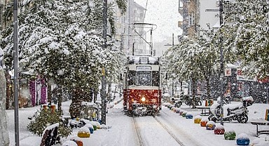 Karla Karışık Yağmur Kapıda