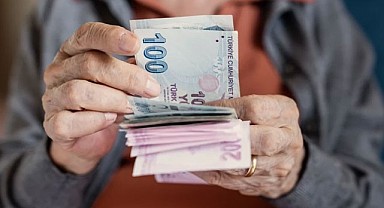 Emekliler Müjde! Paralar Hesaplara Yattı