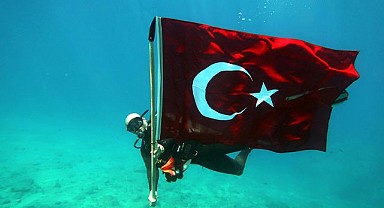 19 Mayıs’a Deniz Altında Anlamlı Kutlama