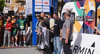 Salomon Çeşme Yarı Maratonu 5K gün batımı koşusuyla başladı