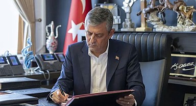 Özgür Özel ve 90 milletvekili CHP’den İstifa Etti